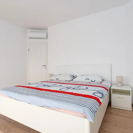 Vila Beautiful New With A Pool Near - By Traveler Tourist Agency Krk Id 2410 *