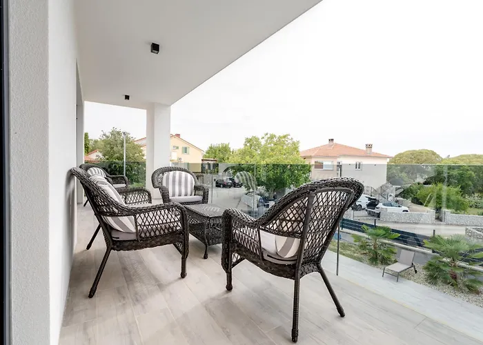 Vilă Beautiful New With A Pool Near - By Traveler Tourist Agency Krk Id 2410 *