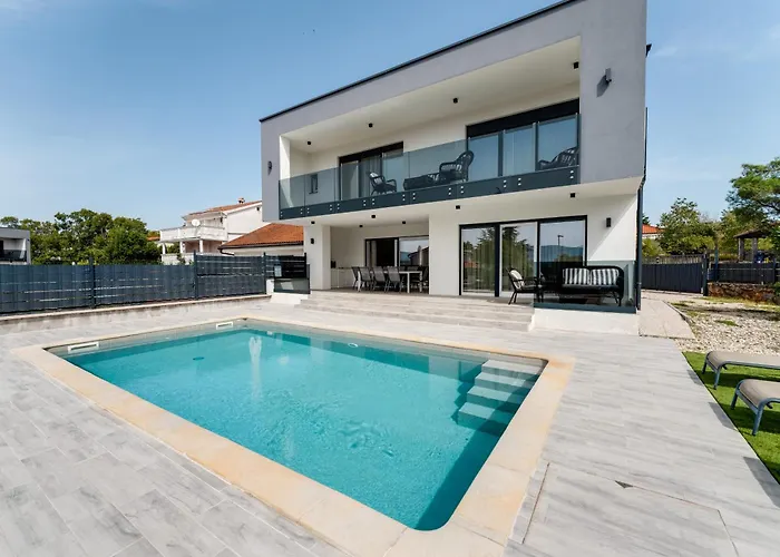 Beautiful New With A Pool Near - By Traveler Tourist Agency Krk Id 2410 别墅 Pinezići